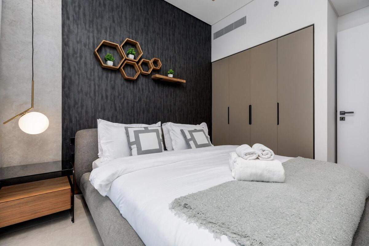 Waves - Elegant Waterfront Living In Dubai's Business Bay Appartement *