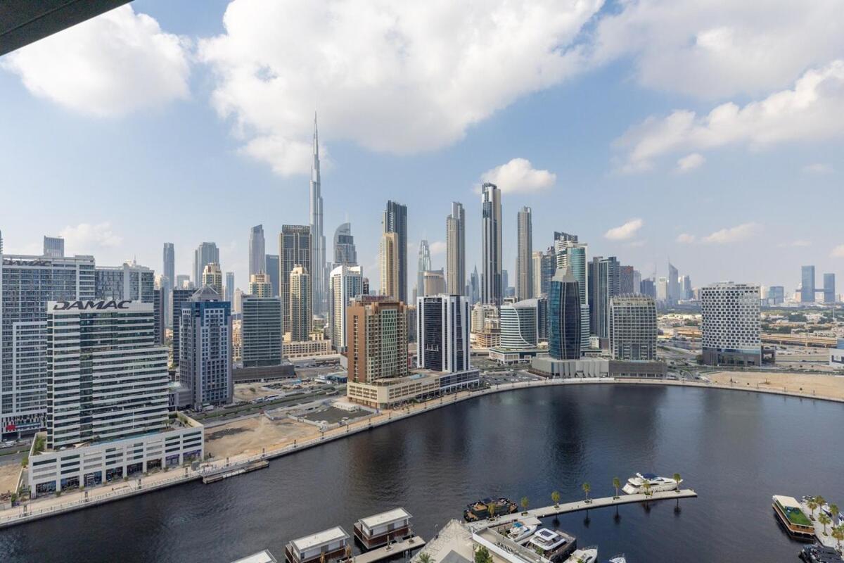 Waves - Elegant Waterfront Living In Dubai's Business Bay * Dubaï