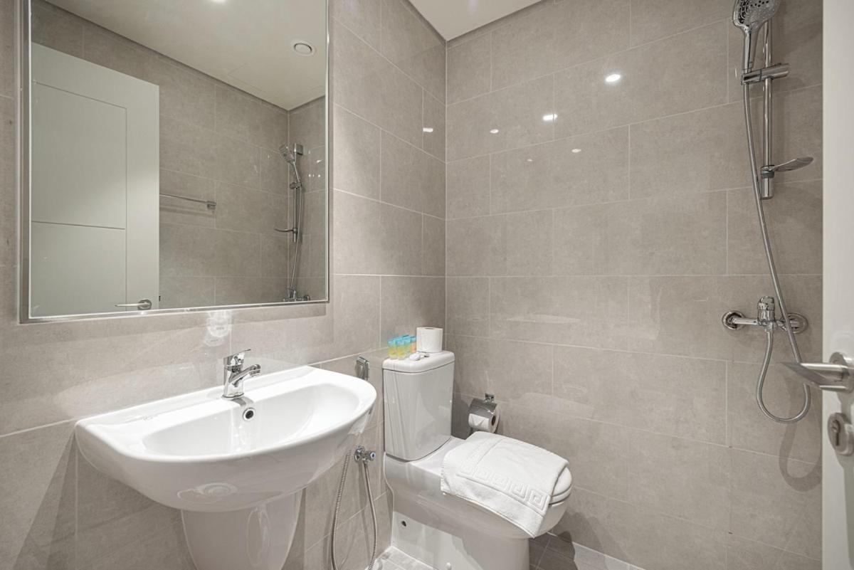Downtown 4br High-floor Luxury That Sleeps 9 Apartment