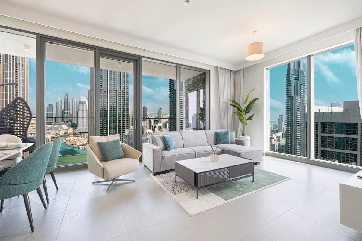 Downtown 4br High-floor Luxury That Sleeps 9 Dubai