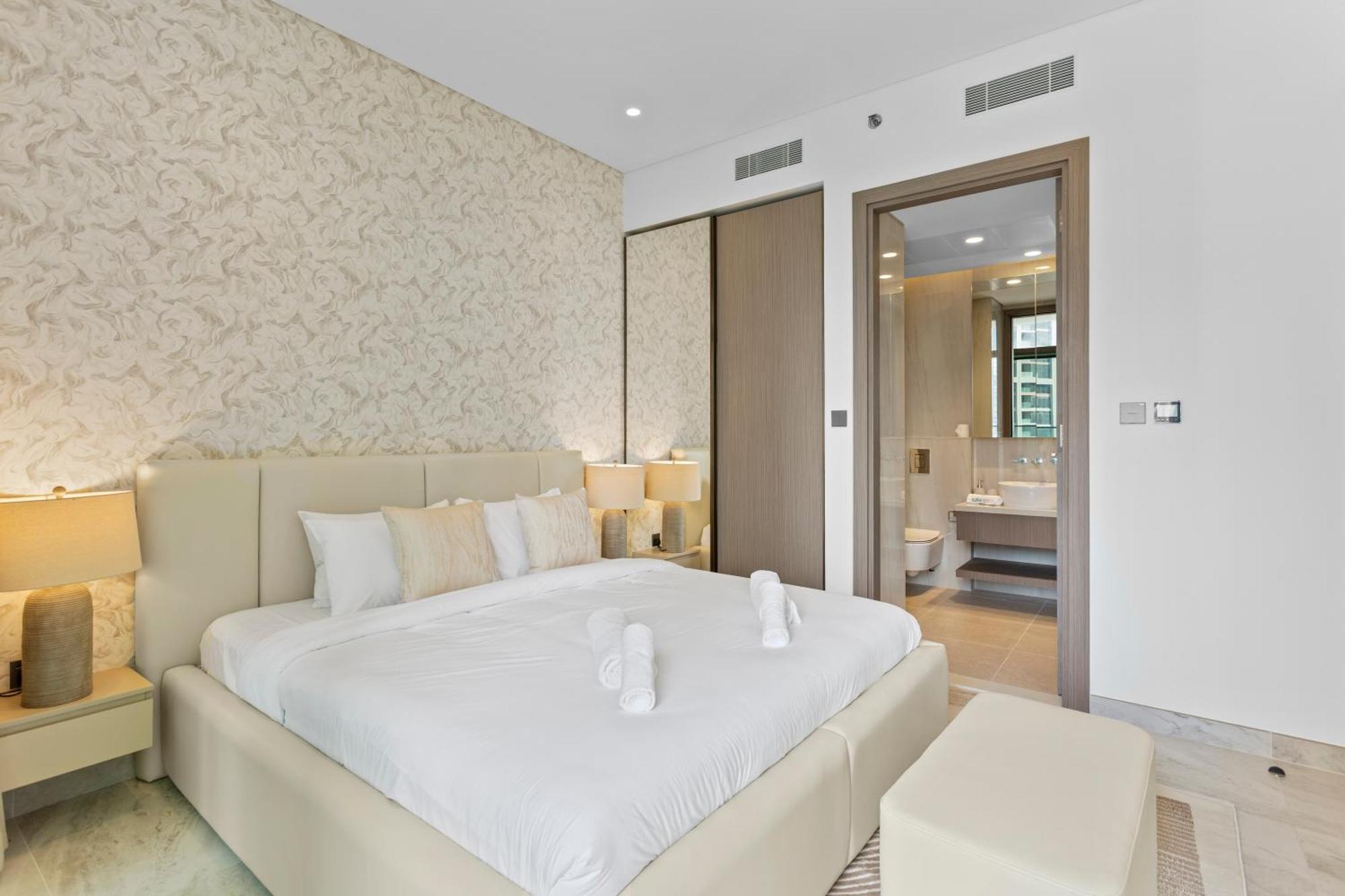 Sleek 1-bedroom W Burj Khalifa View In Peninsula Appartement *