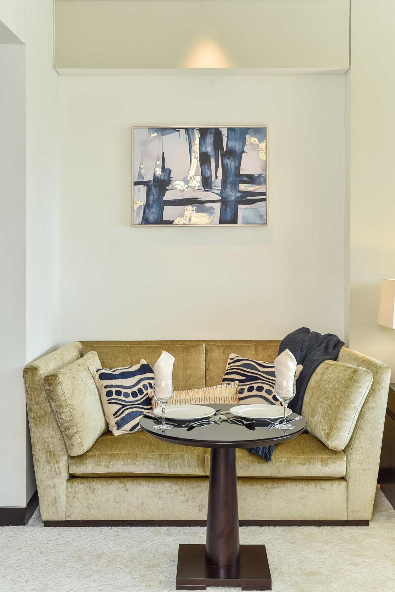 Luxury Living At The Address Marina! *