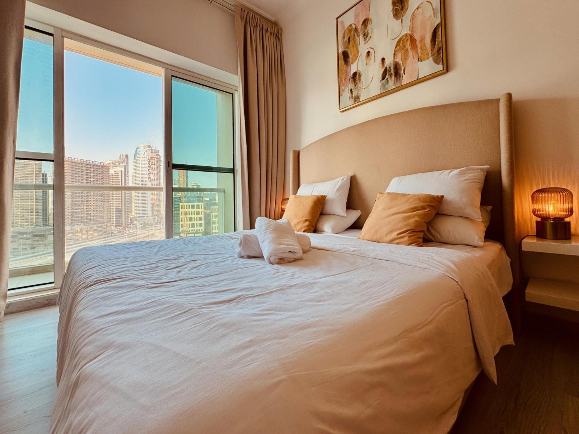 Canal View Comfort Business Bay *