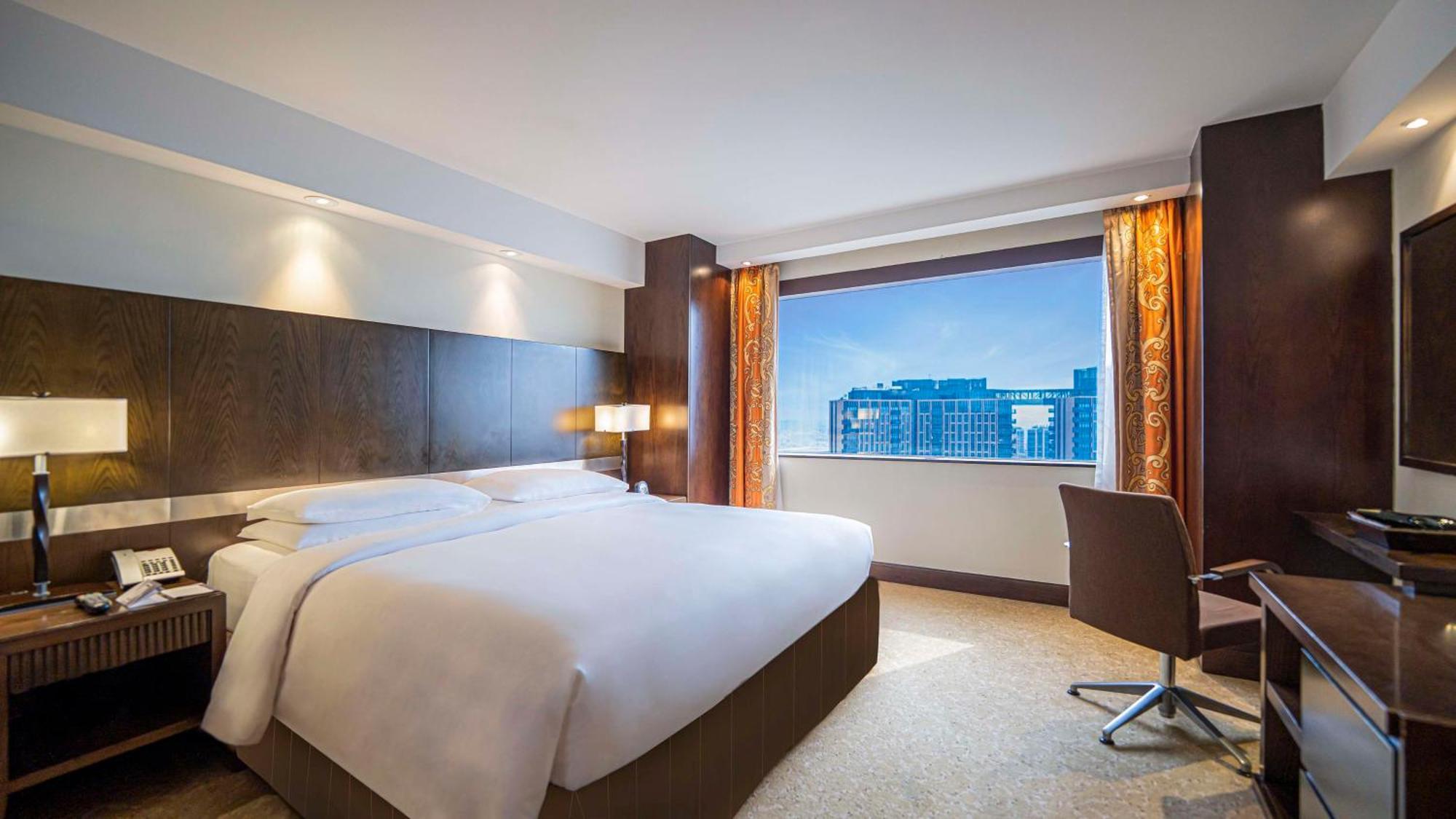 Hyatt Regency - Corniche Hotel