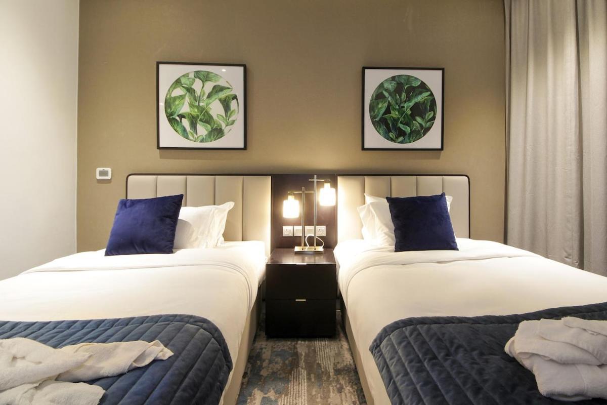 Exclusive 2br Damac Prive With Balcony & Canal View *