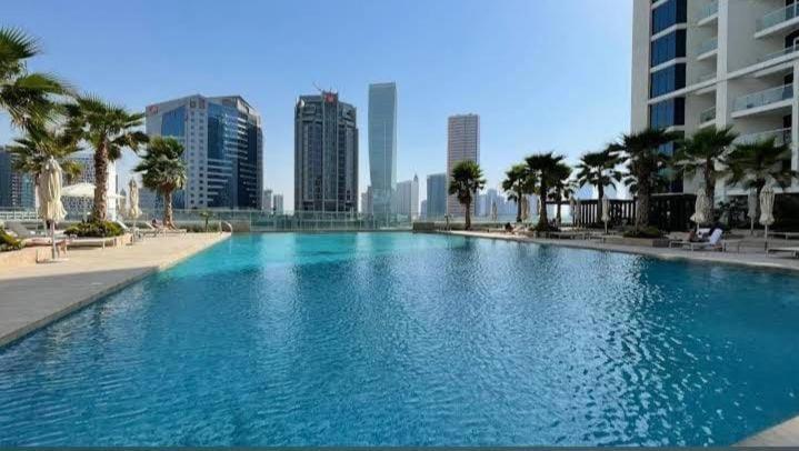 Exclusive 2br Damac Prive With Balcony & Canal View Dubaï