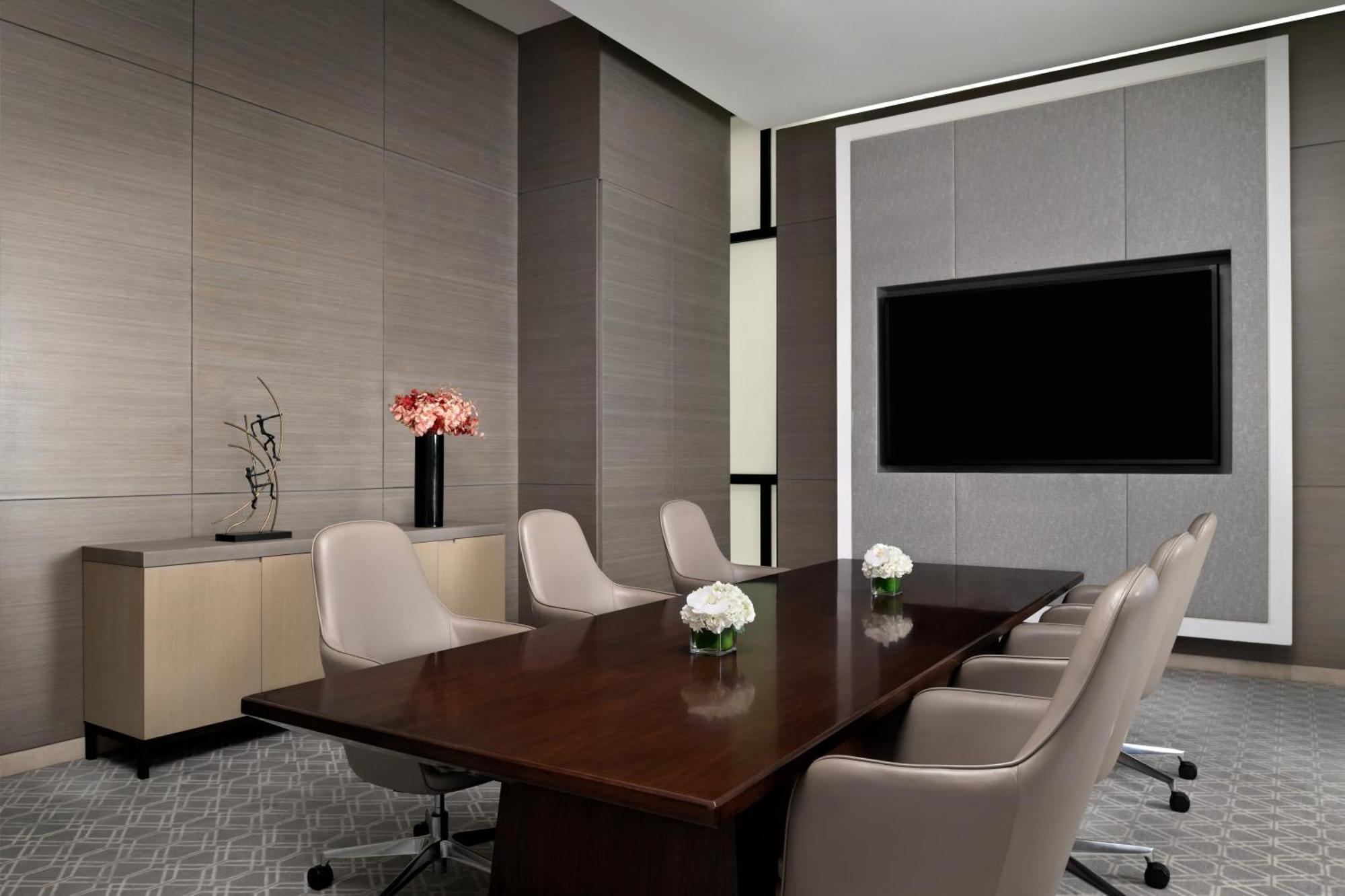 Hotel Kempinski Avenue 5*