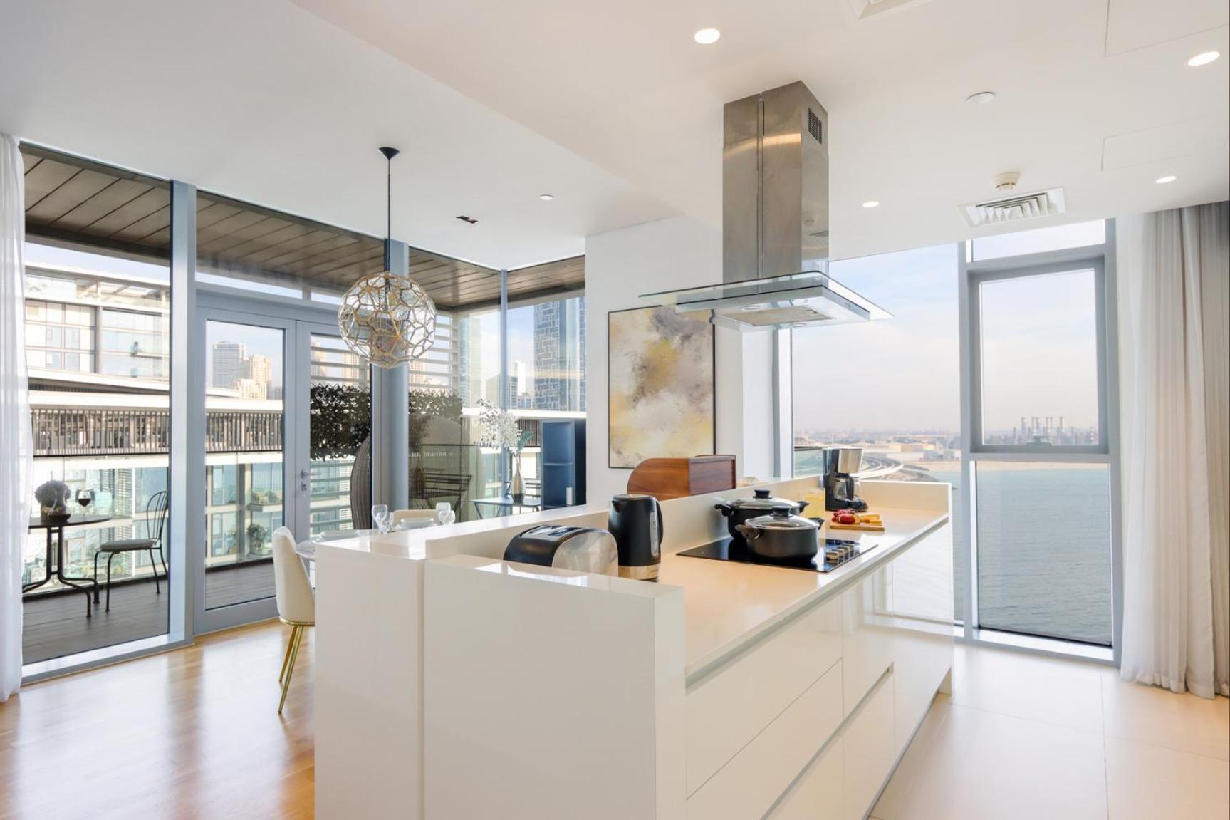 Livbnb-upgraded 2br Maid's With Sea View Dubaï