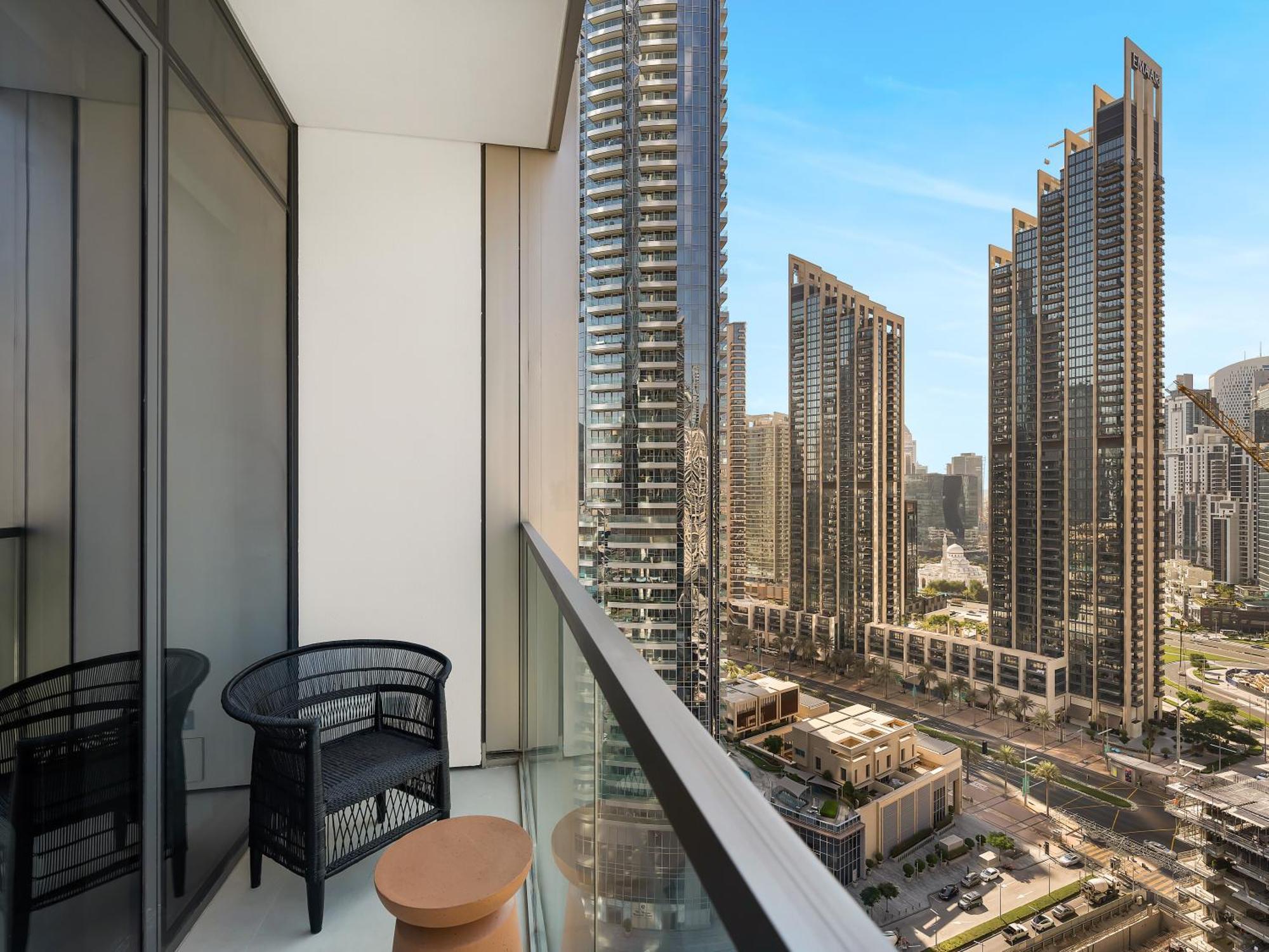 1 Bedroom High End Luxurios Building Next To Mall *