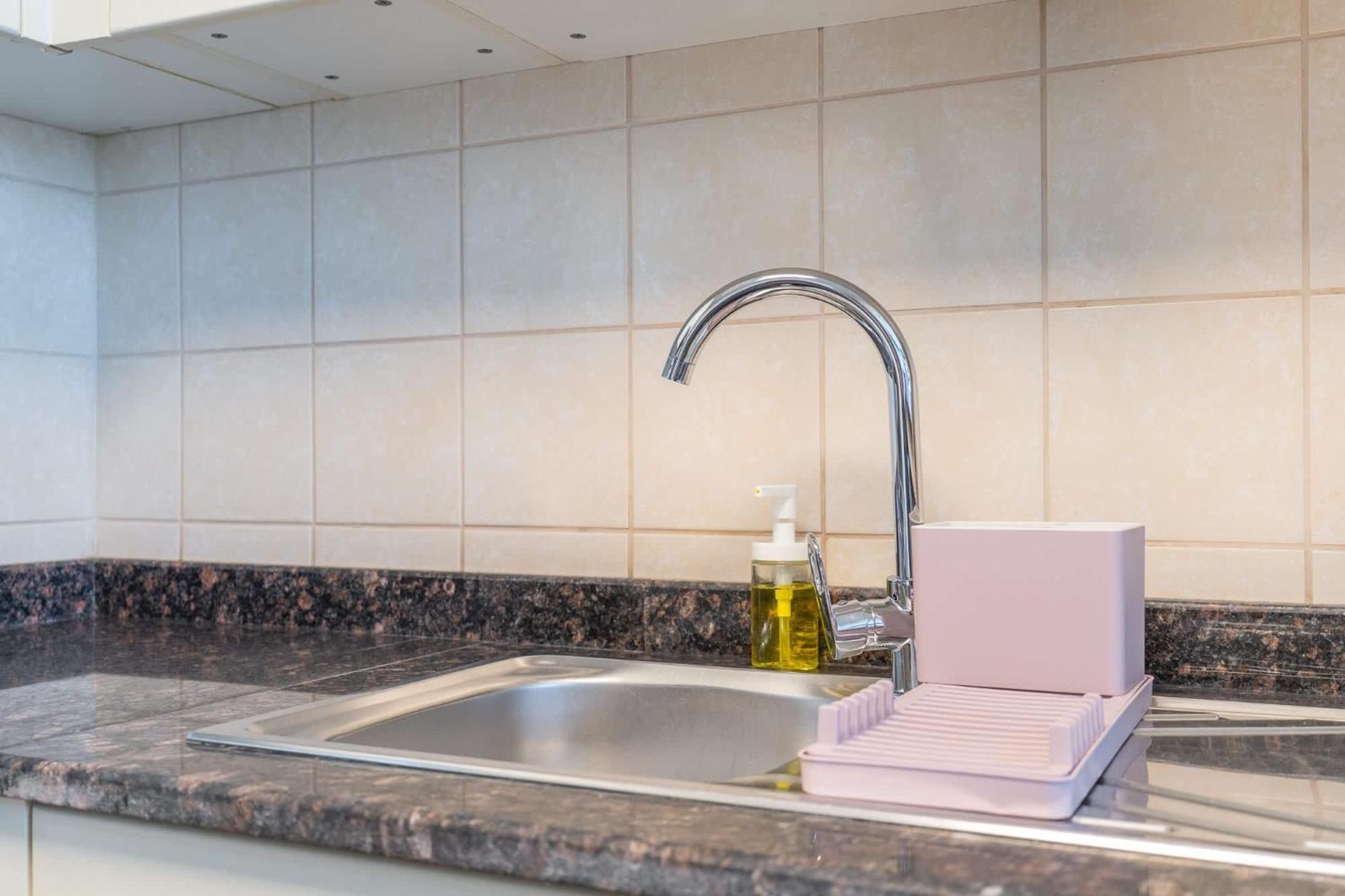 Modern 1-bed With Scenic Golf Course View Apartment *