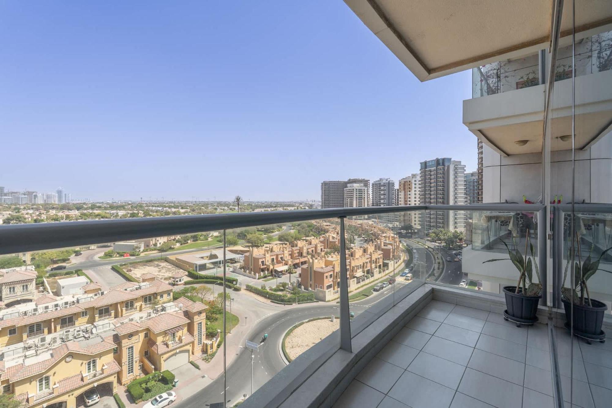 Modern 1-bed With Scenic Golf Course View Apartment