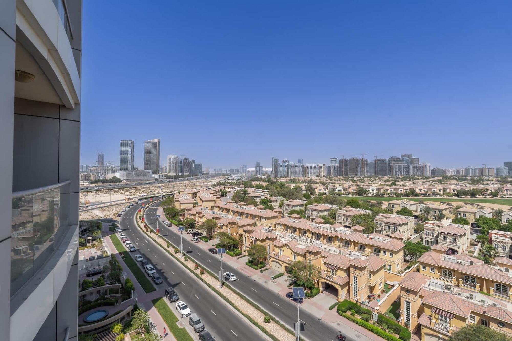 Modern 1-bed With Scenic Golf Course View Apartment