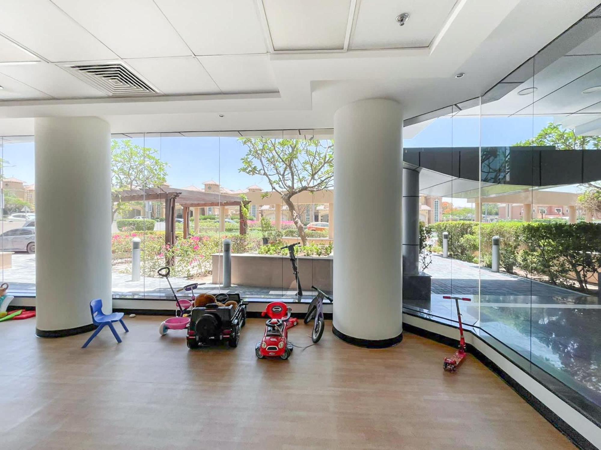Modern 1-bed With Scenic Golf Course View Dubai