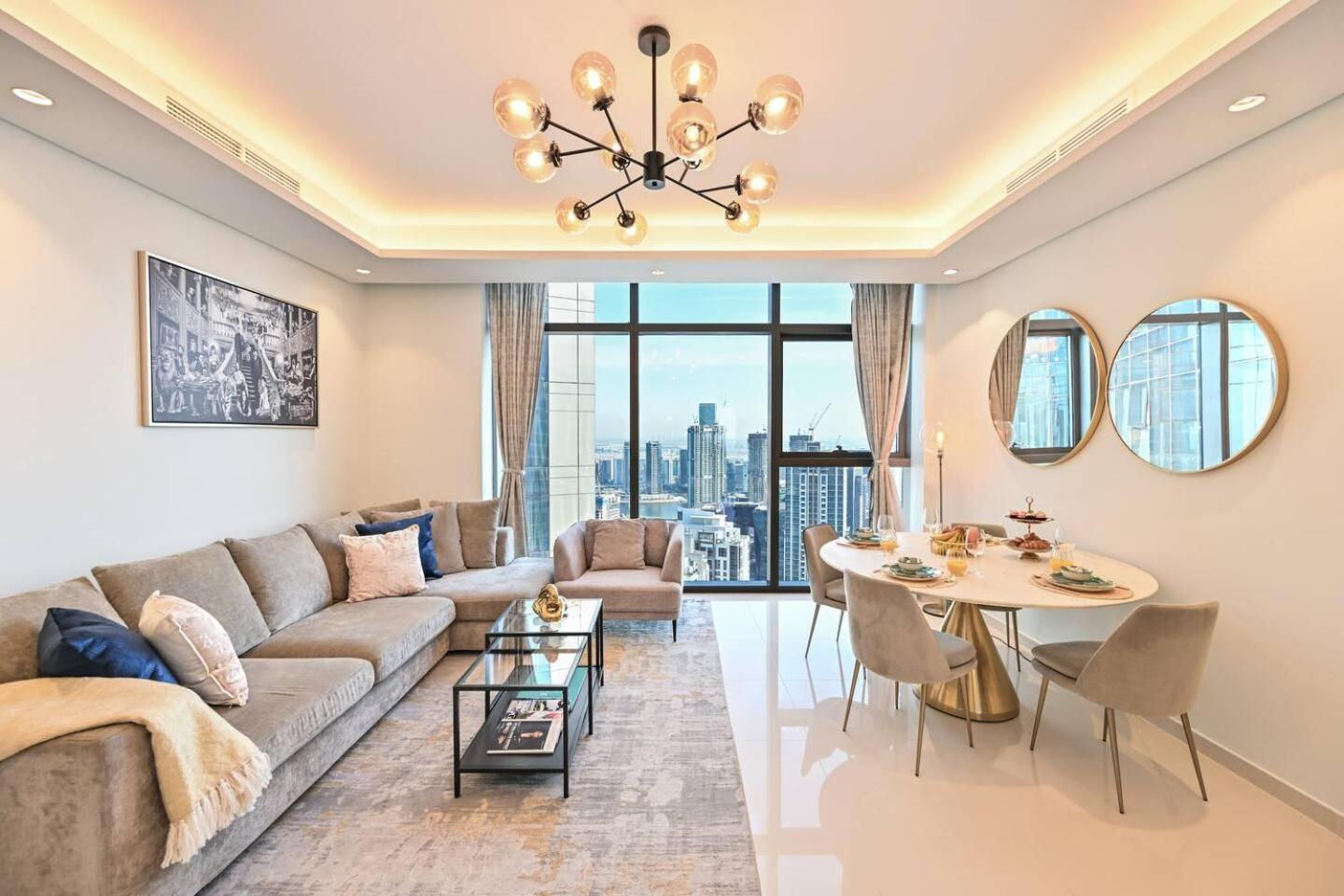 New 2 Bed Burj Khalifa View, 64th Floor Infinity Pool Apartment *