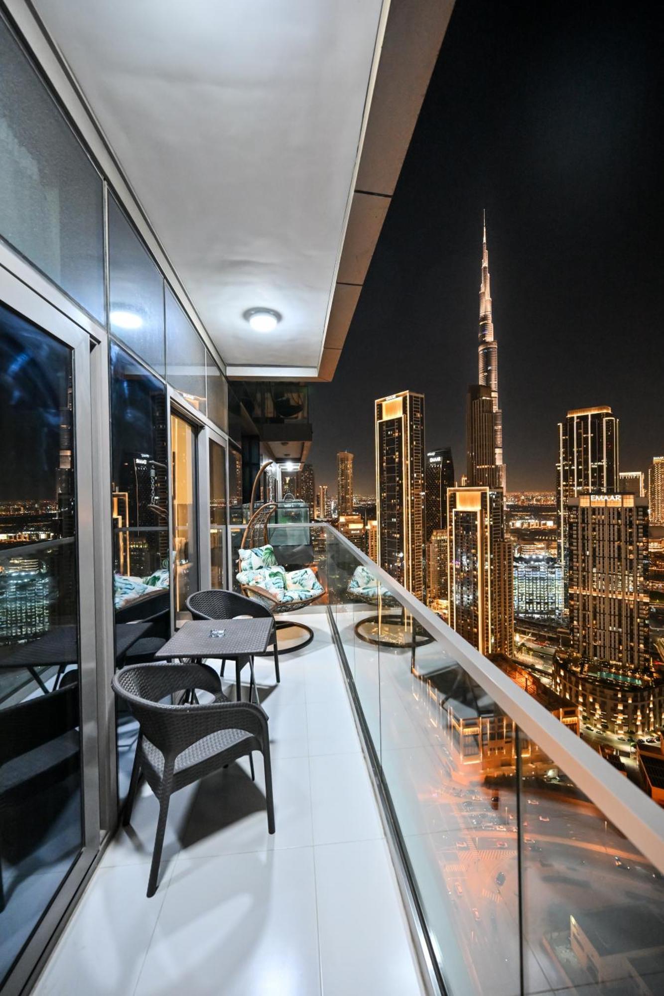 New 2 Bed Burj Khalifa View, 64th Floor Infinity Pool *