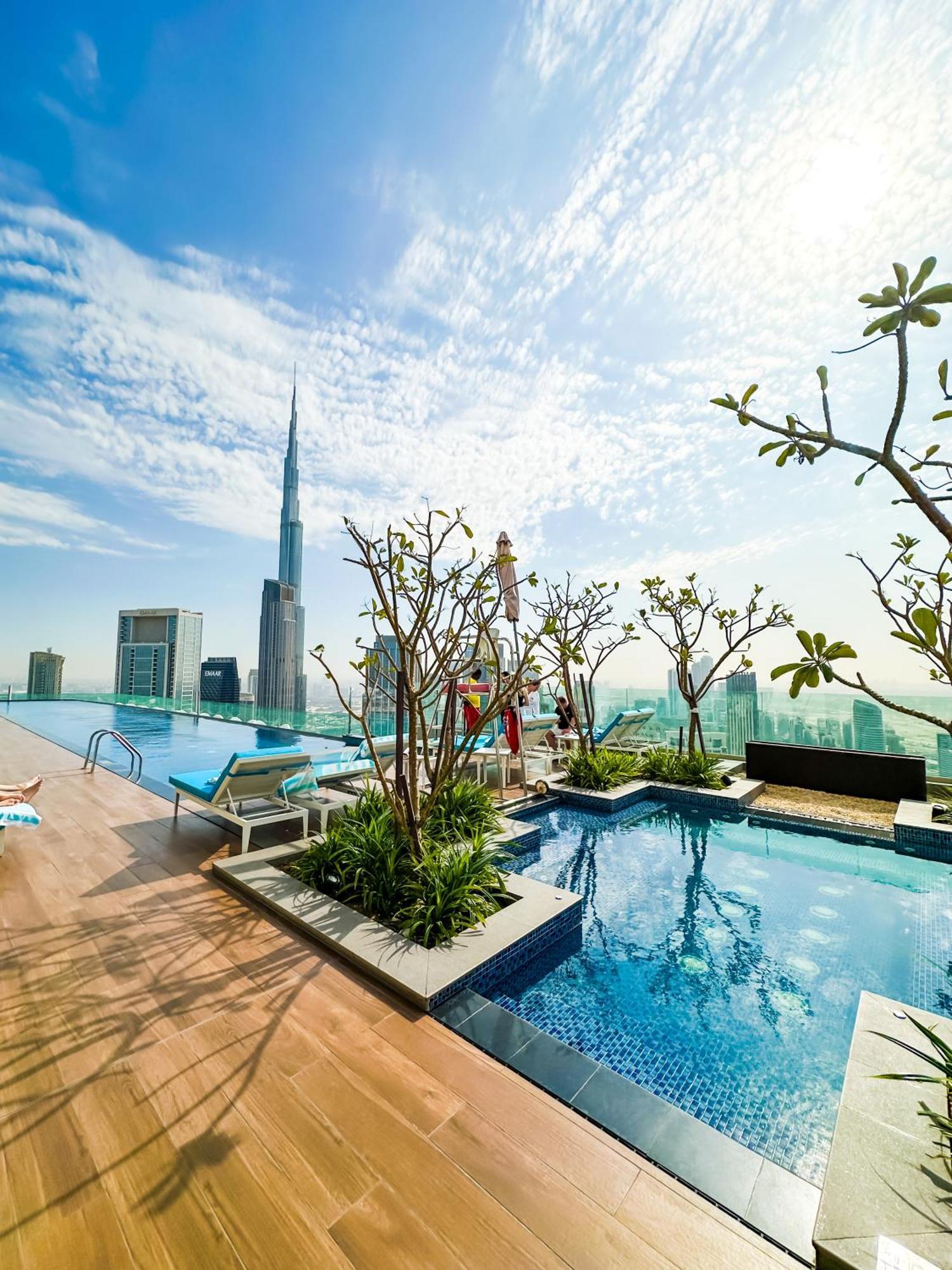 New 2 Bed Burj Khalifa View, 64th Floor Infinity Pool Dubai