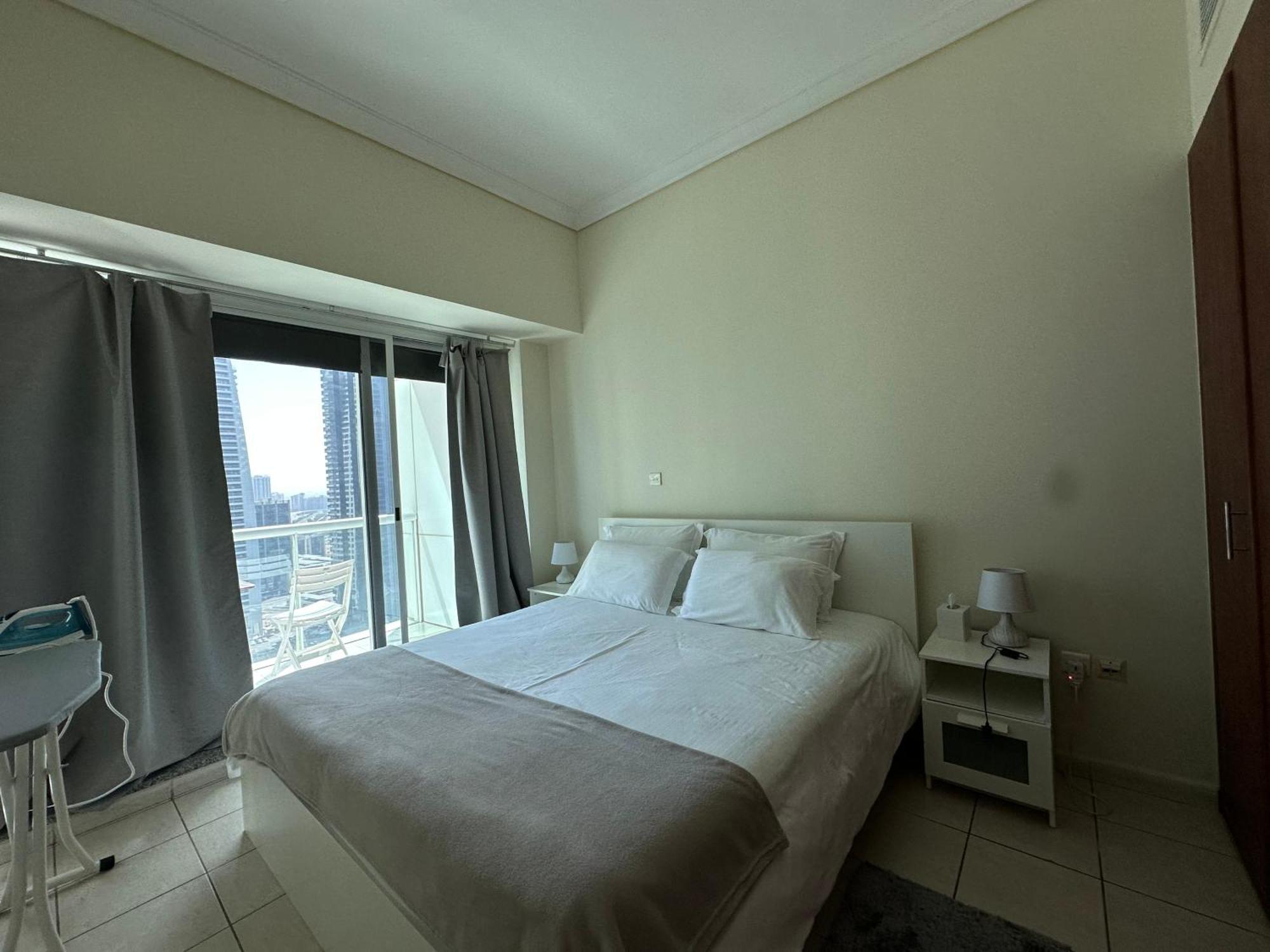 View 1br Jlt 1 Min To Metro Lägenhet *
