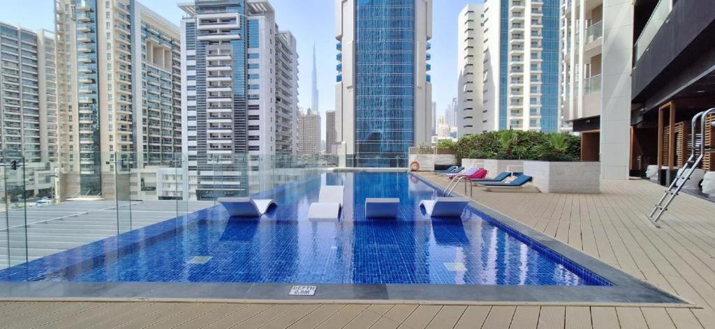 Appartamento Heaven Crest Business Bay Canal View - Luxury 2 Bedroom With Free Parking, Wi-fi, Gym And Pool *