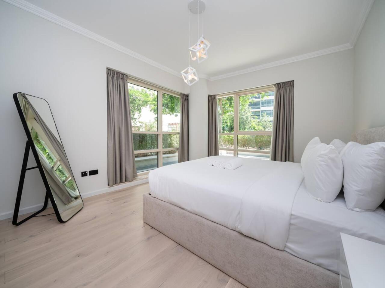 Apartamento Luxurious 2 Bed Waterfront Living At Marina Quays Dubái