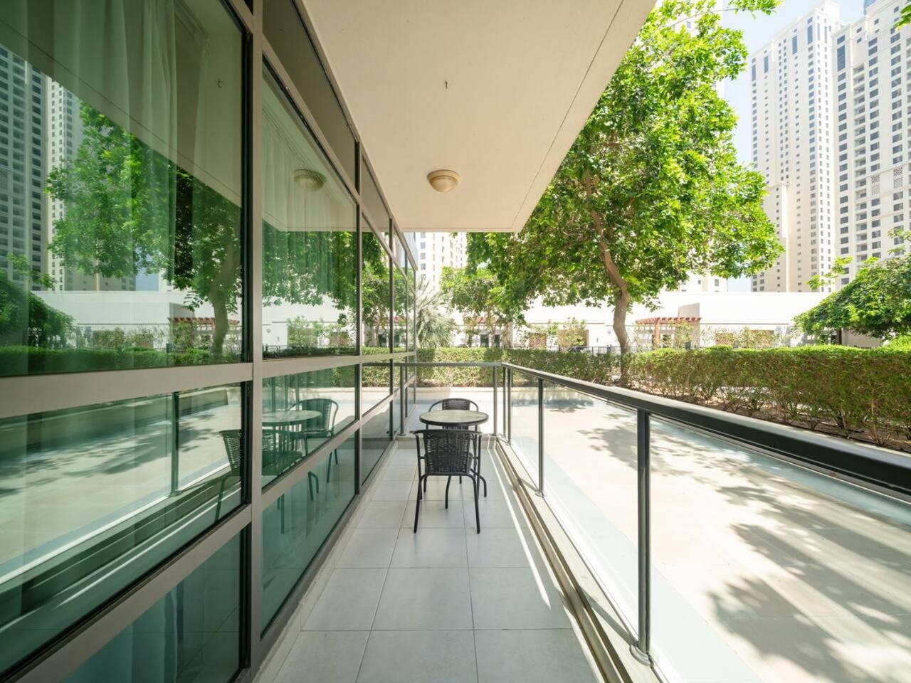 Luxurious 2 Bed Waterfront Living At Marina Quays Dubái