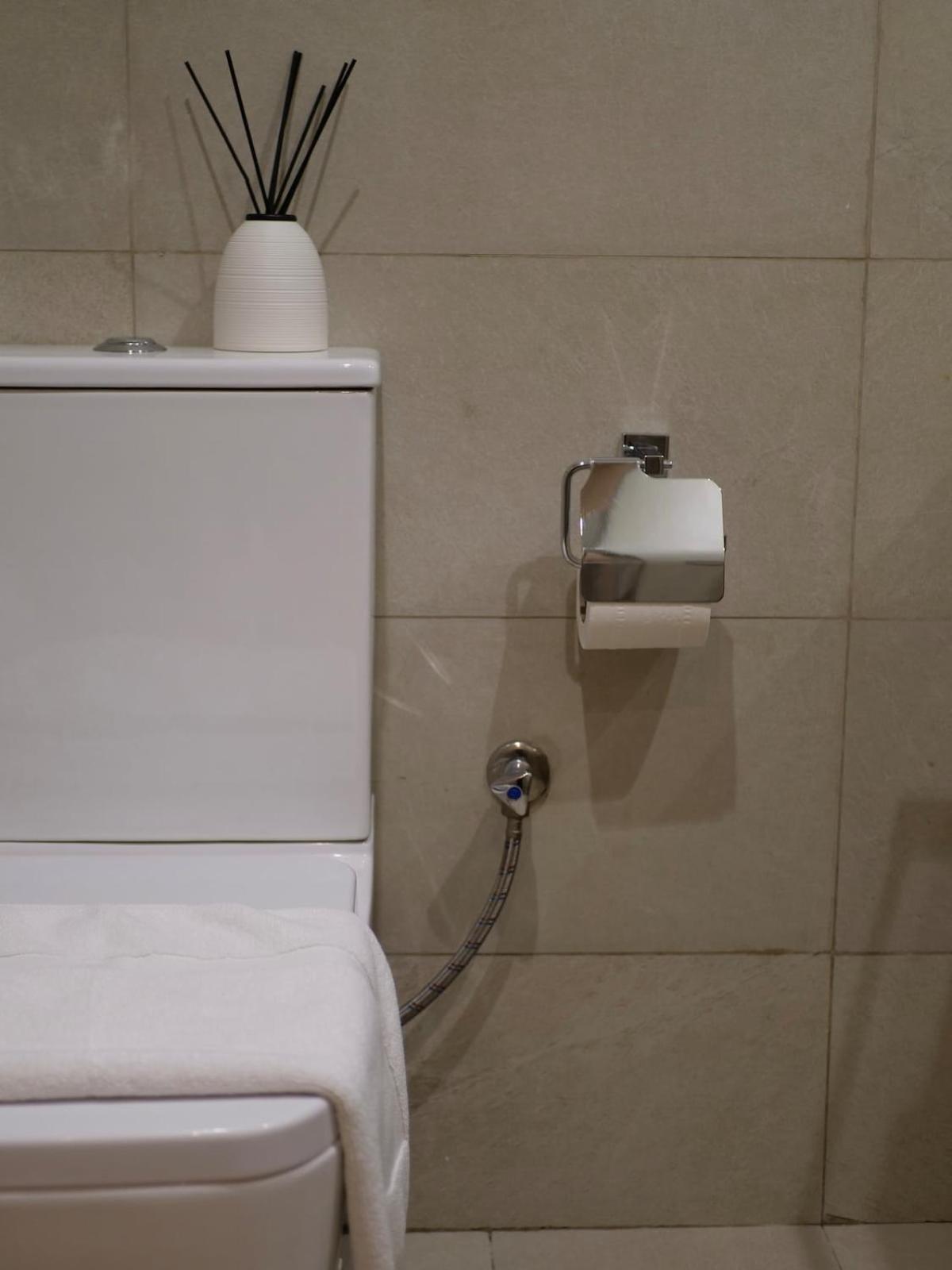Spacious In Meydan Apartment *