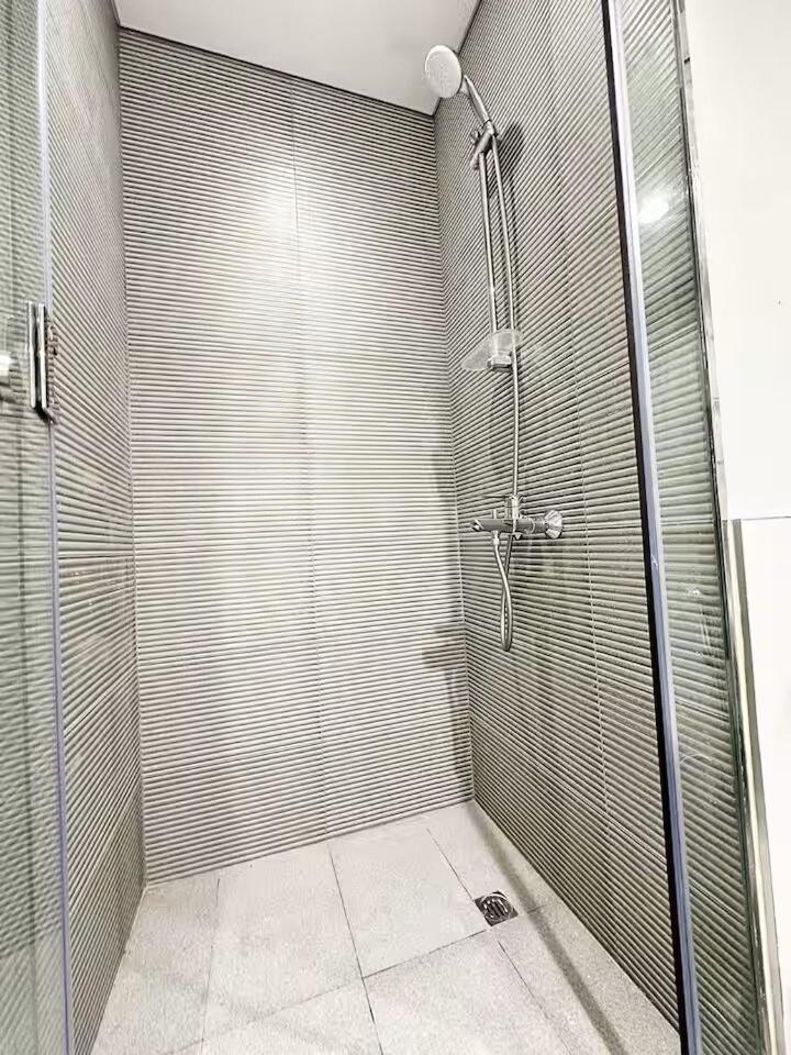 Canal Luxe Burj 1br Sleeps 4 With Pool And Gym Apartament *