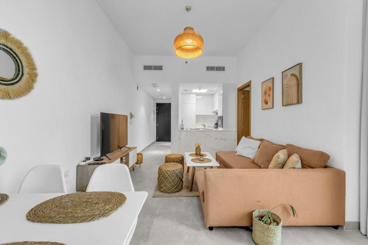 Waves - Rustic Chic 1 Bedroom Retreat In Vibrant Jvc