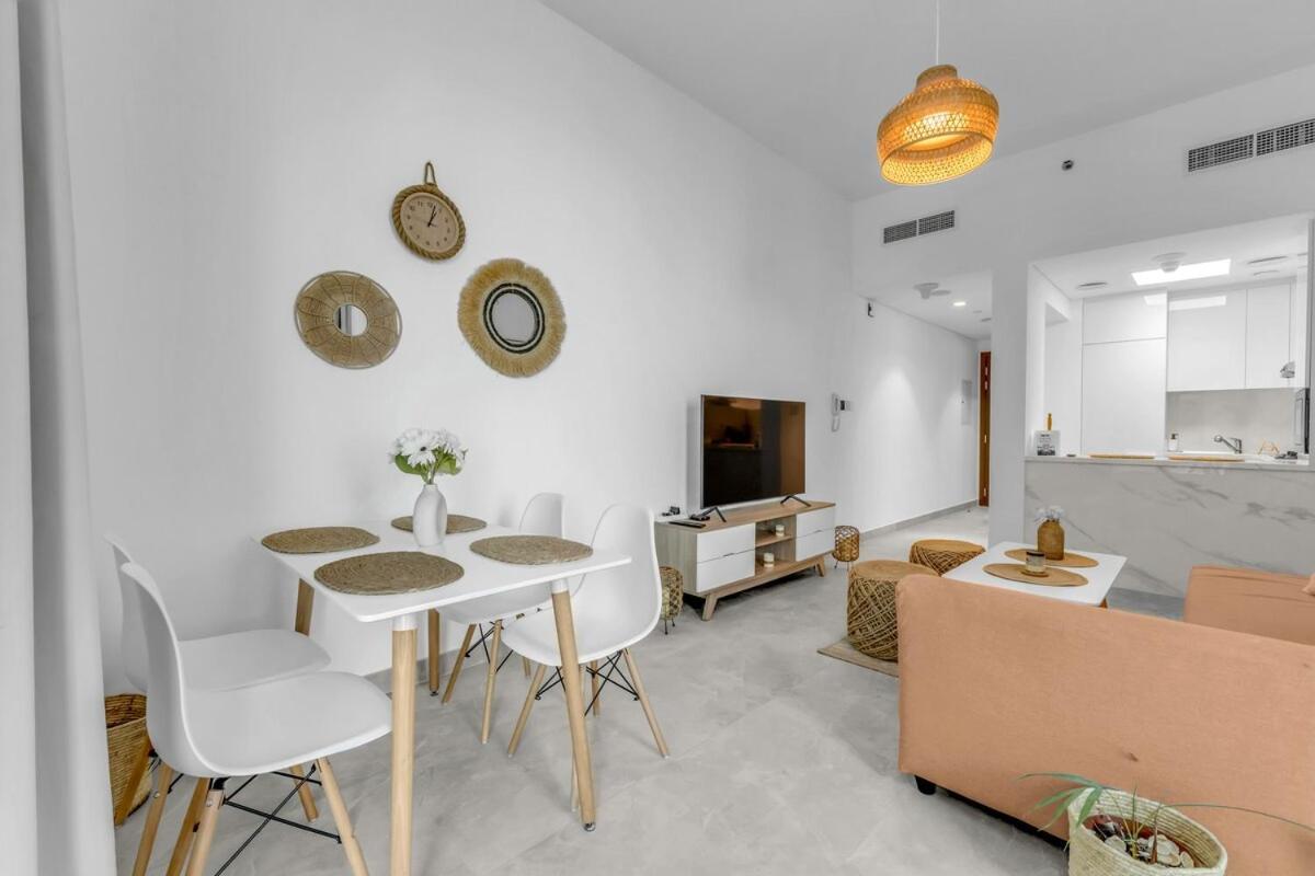 Waves - Rustic Chic 1 Bedroom Retreat In Vibrant Jvc