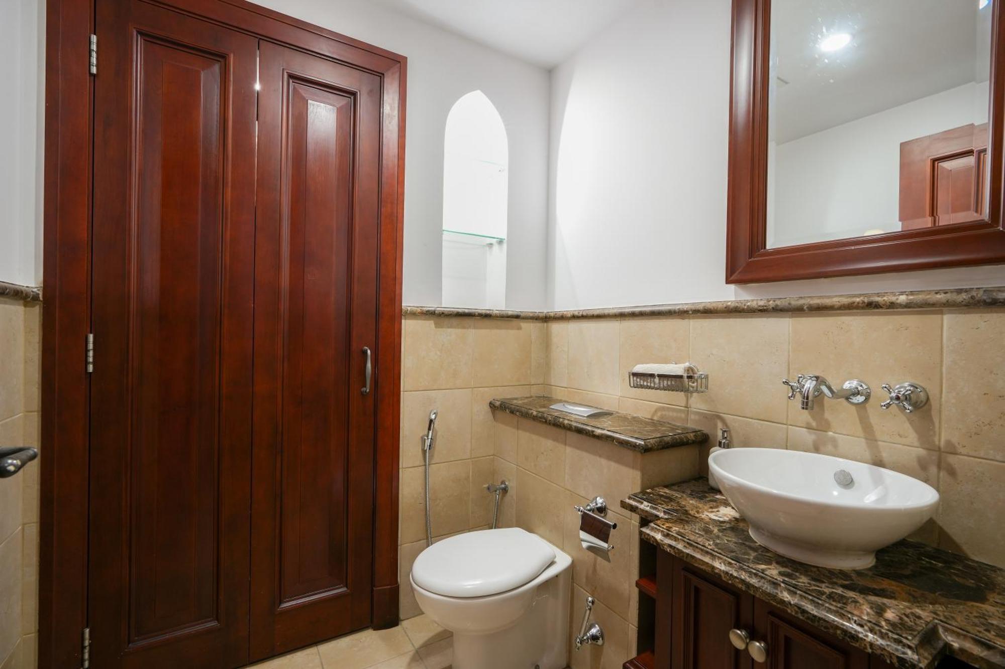 Walk To Mall Chic 2br With Full Burj View *