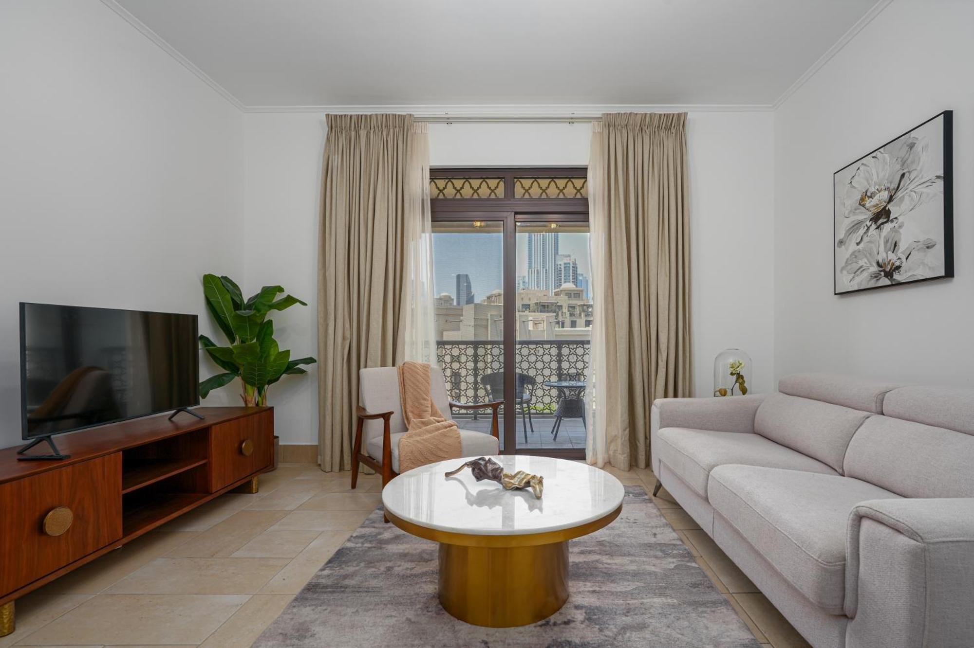 Walk To Mall Chic 2br With Full Burj View Apartment