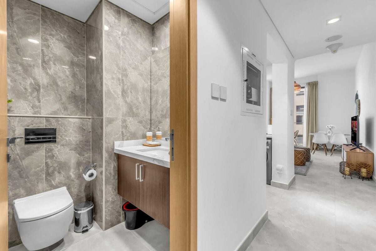 Waves - Rustic Chic 1 Bedroom Retreat In Vibrant Jvc Dubai