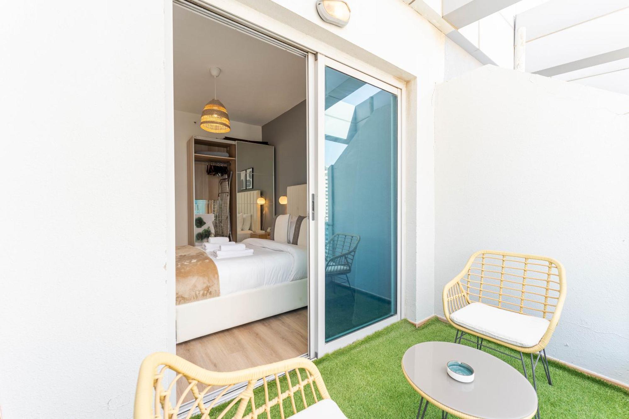 1br In Marina With Private Terrace & Pool Appartement Dubaï