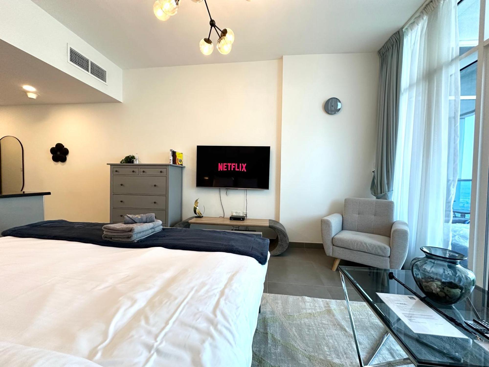 Marcopolo - Spacious Studio, Jvt, Gym & Pool *