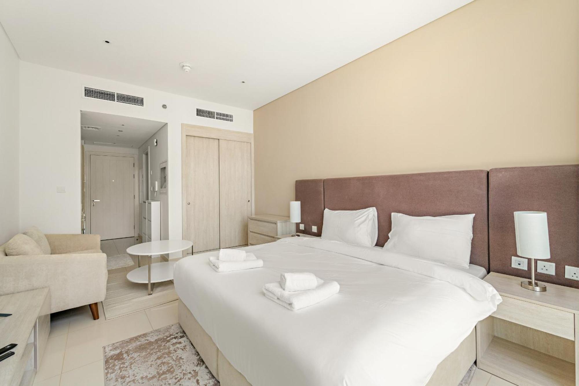 Apartment Vayk - Modern With Access *