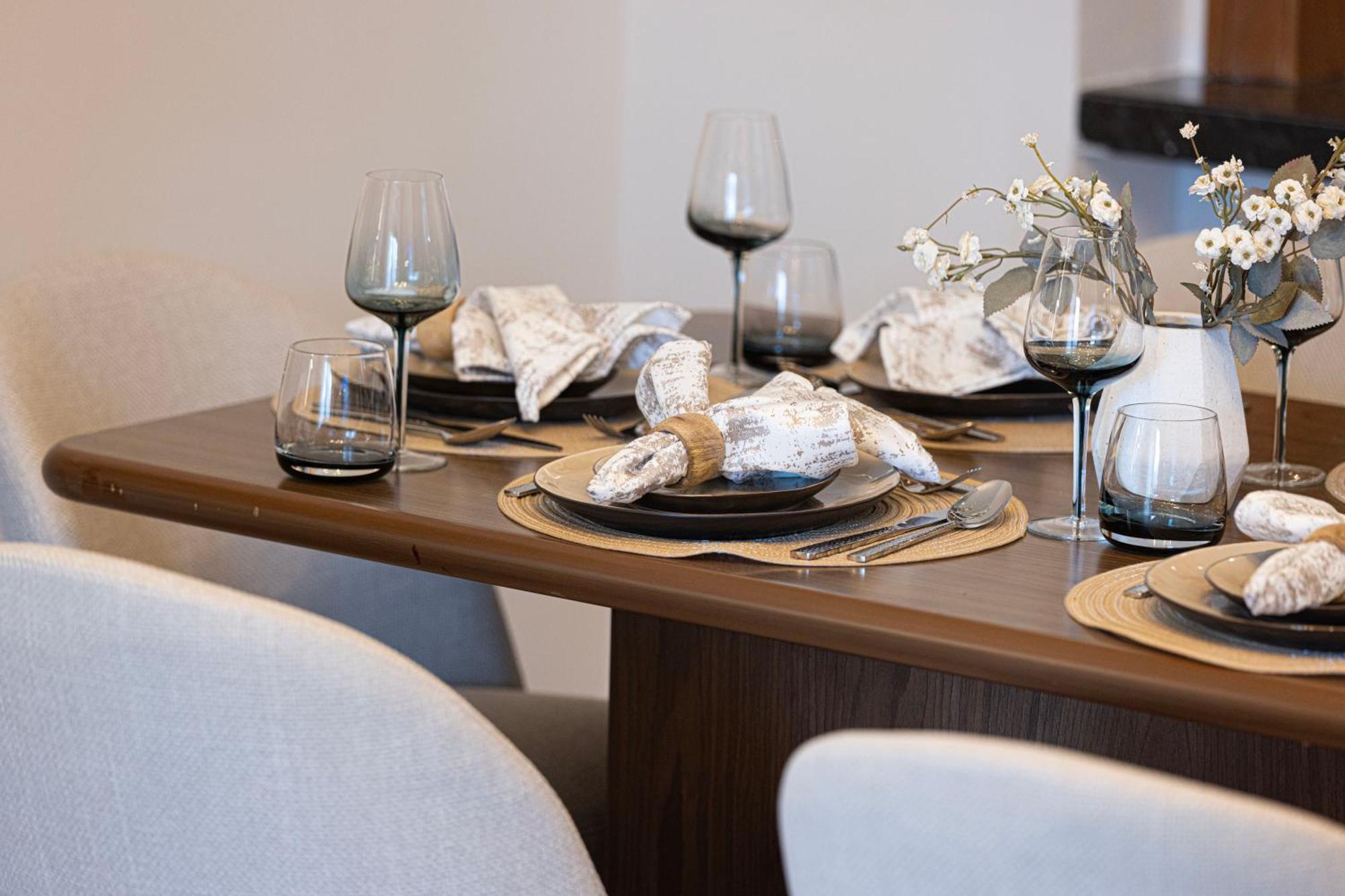 Luxury 2br In Downtown Burj Khalifa View Walk To Mall By Aya Boutique * Dubai