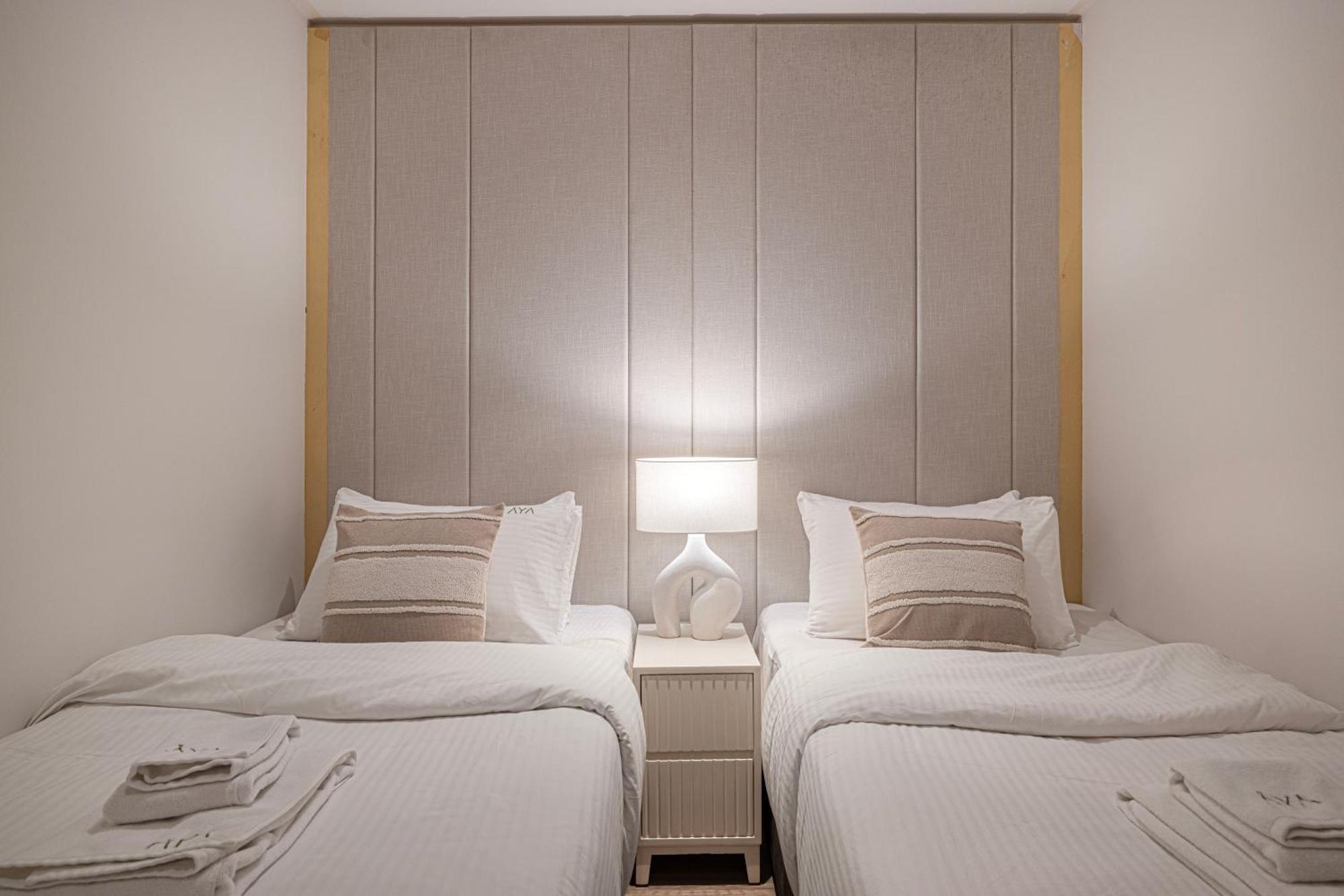 Luxury 2br In Downtown Burj Khalifa View Walk To Mall By Aya Boutique Apartment *