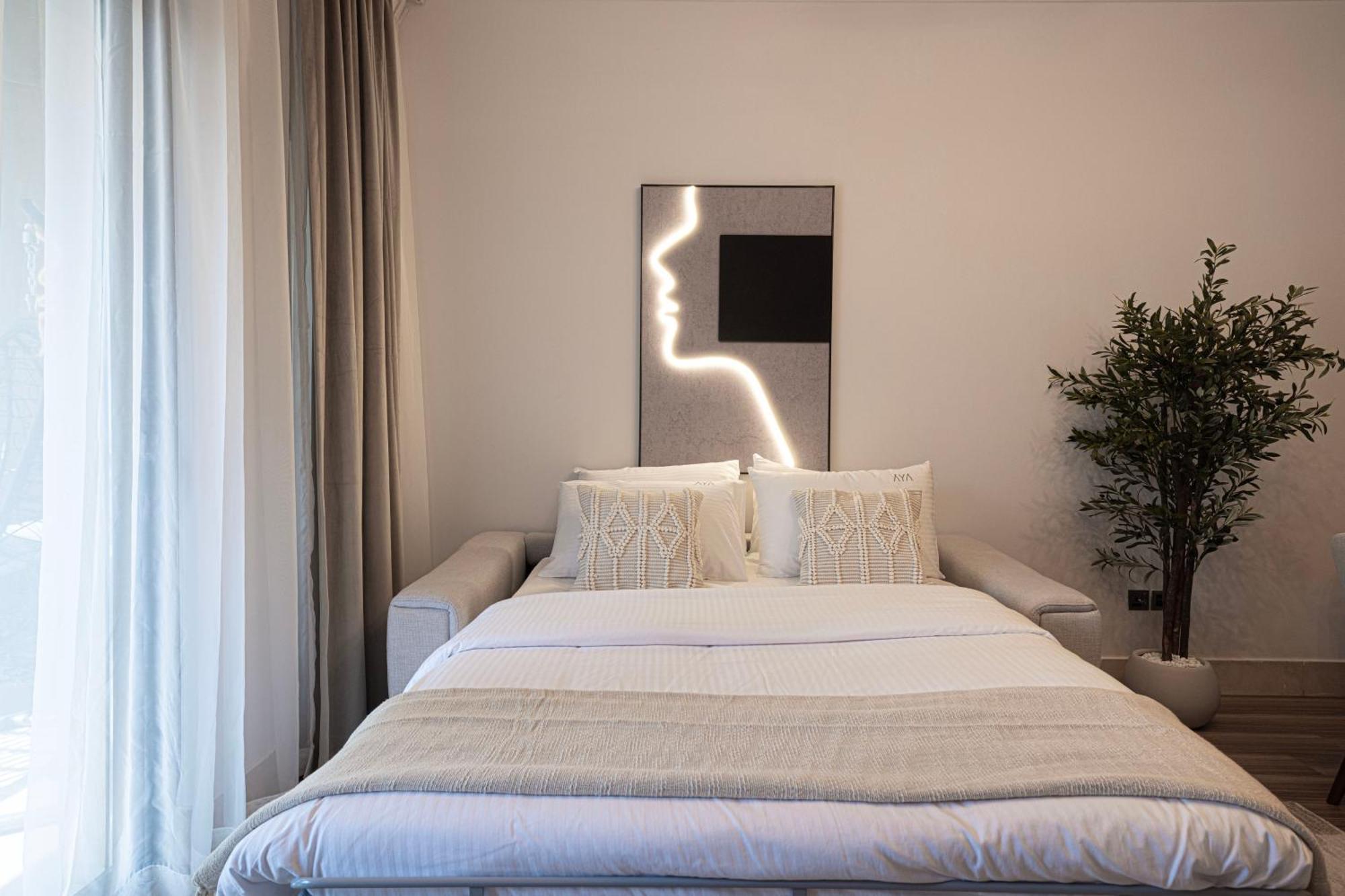 Luxury 2br In Downtown Burj Khalifa View Walk To Mall By Aya Boutique Apartment *