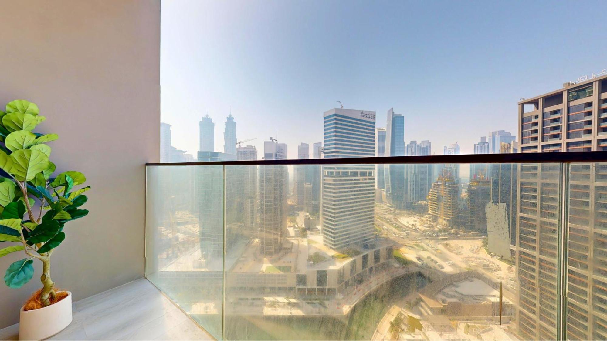 Stylish 1-bedroom In Business Bay - Furnished - Canal & Burj Khalifa Views *