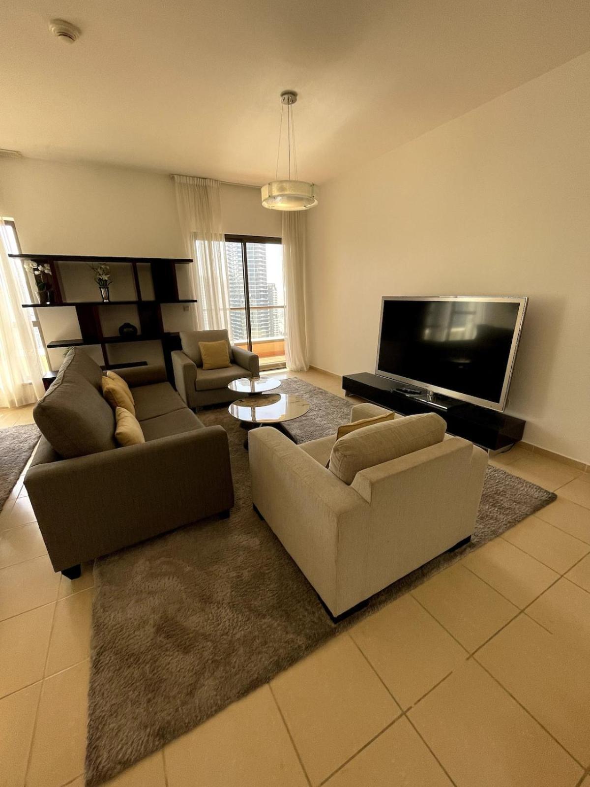 Beachside 2br Marina Views