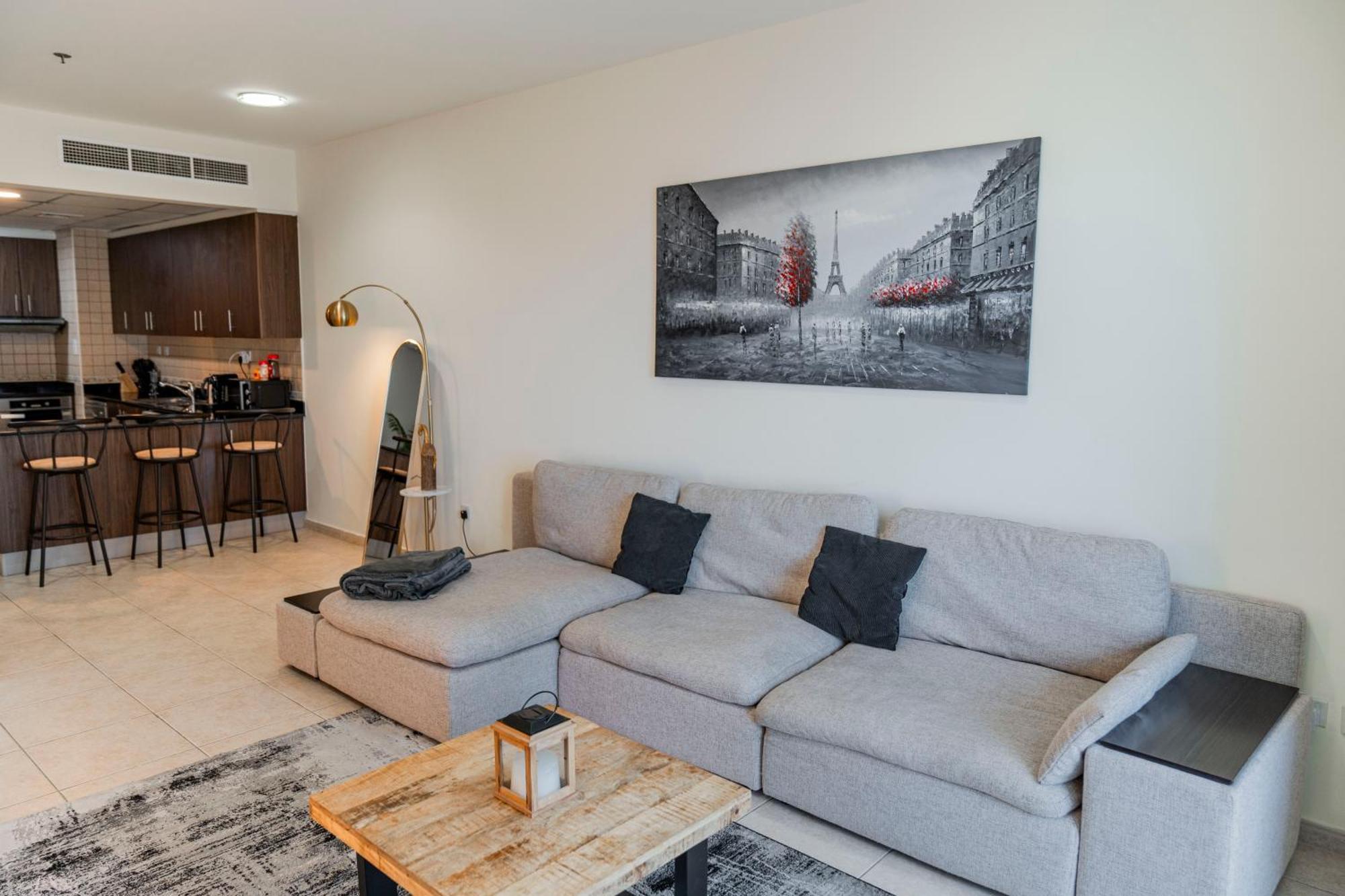 Stunning 1 Bedroom In Marina *
