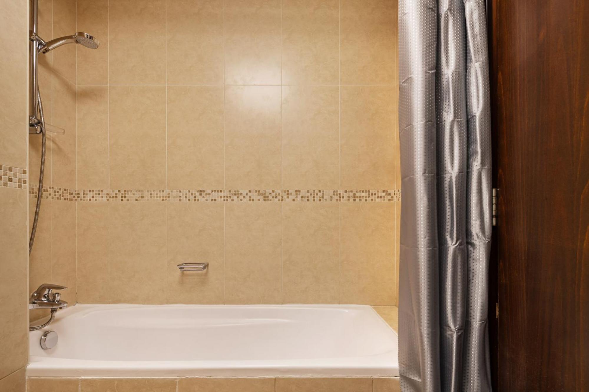 Upscale In Goldcrest Views *