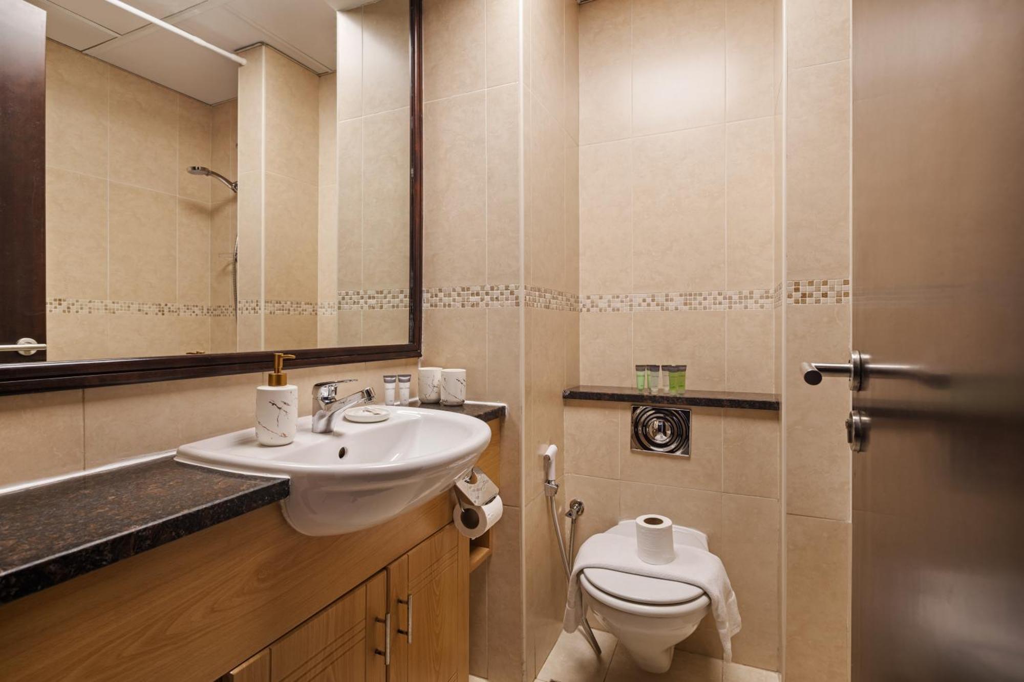 Upscale In Goldcrest Views Lejlighed