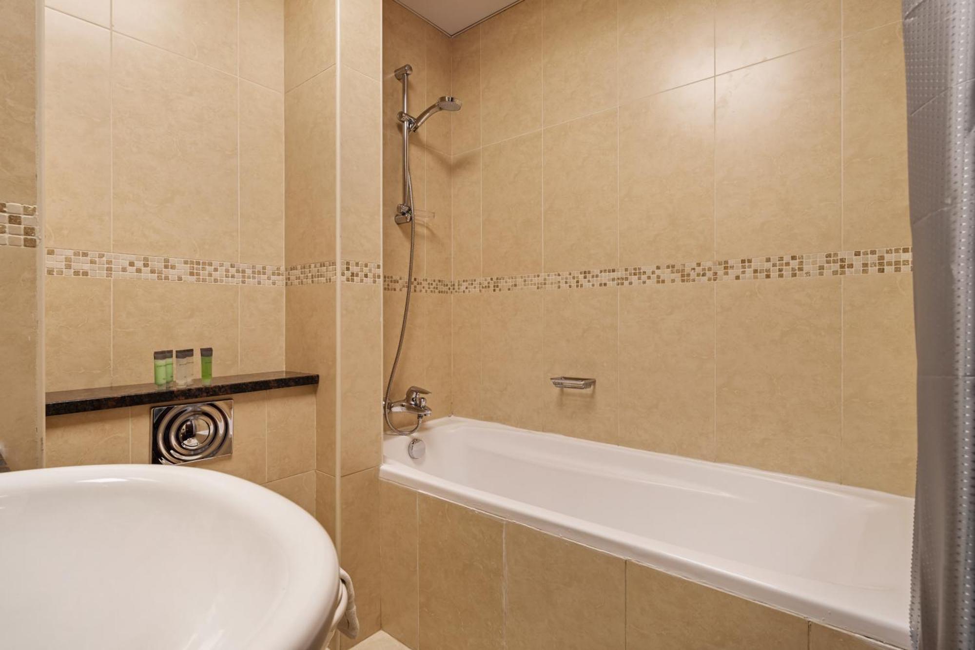 Upscale In Goldcrest Views * Dubai