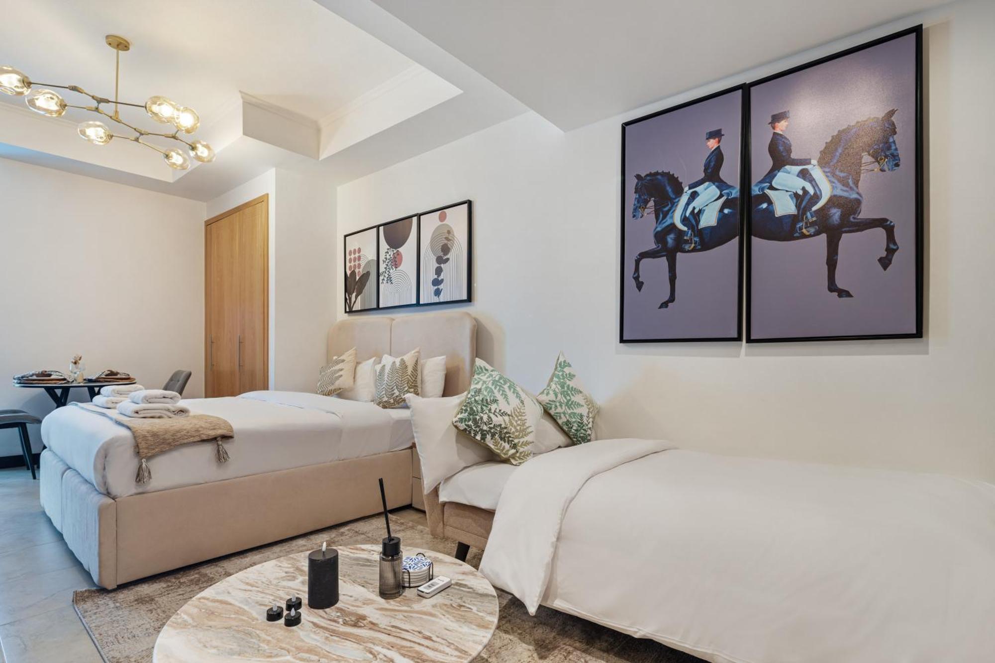 Upscale In Goldcrest Views * Dubai