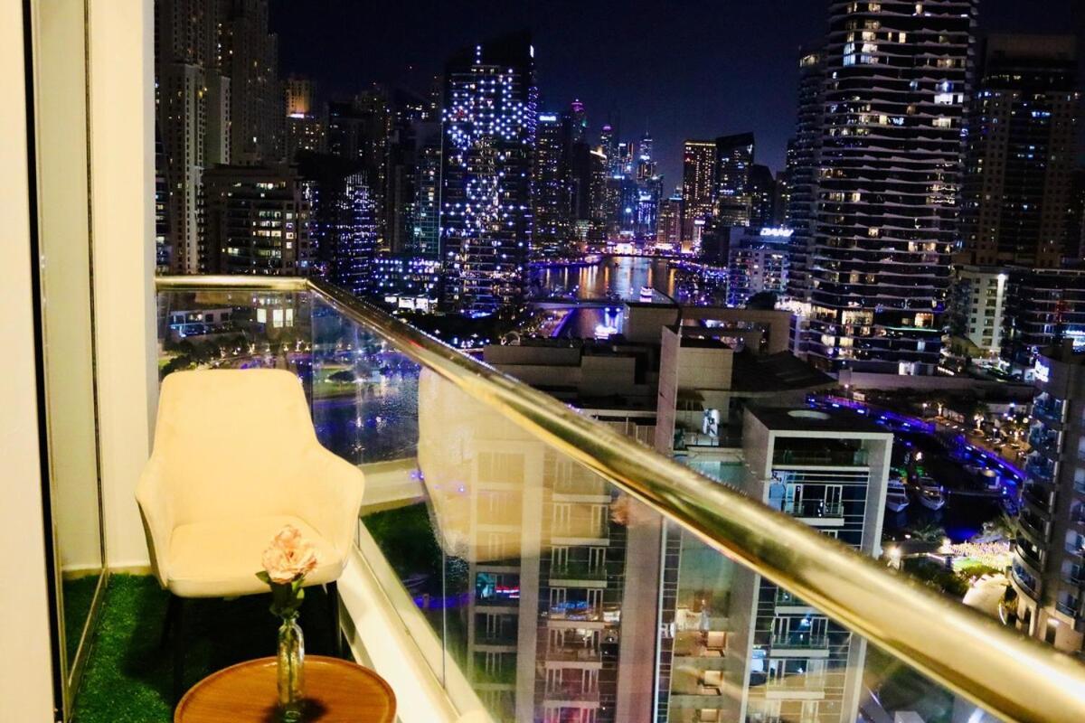 Waterfront 2br Haven - Marina & Sea Views! * Dubai
