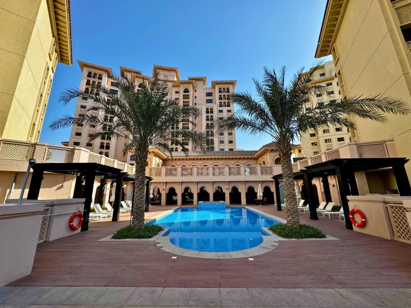 Lägenhet Sleek & Stylish 2br In Jumeirah Golf Estate Dubai