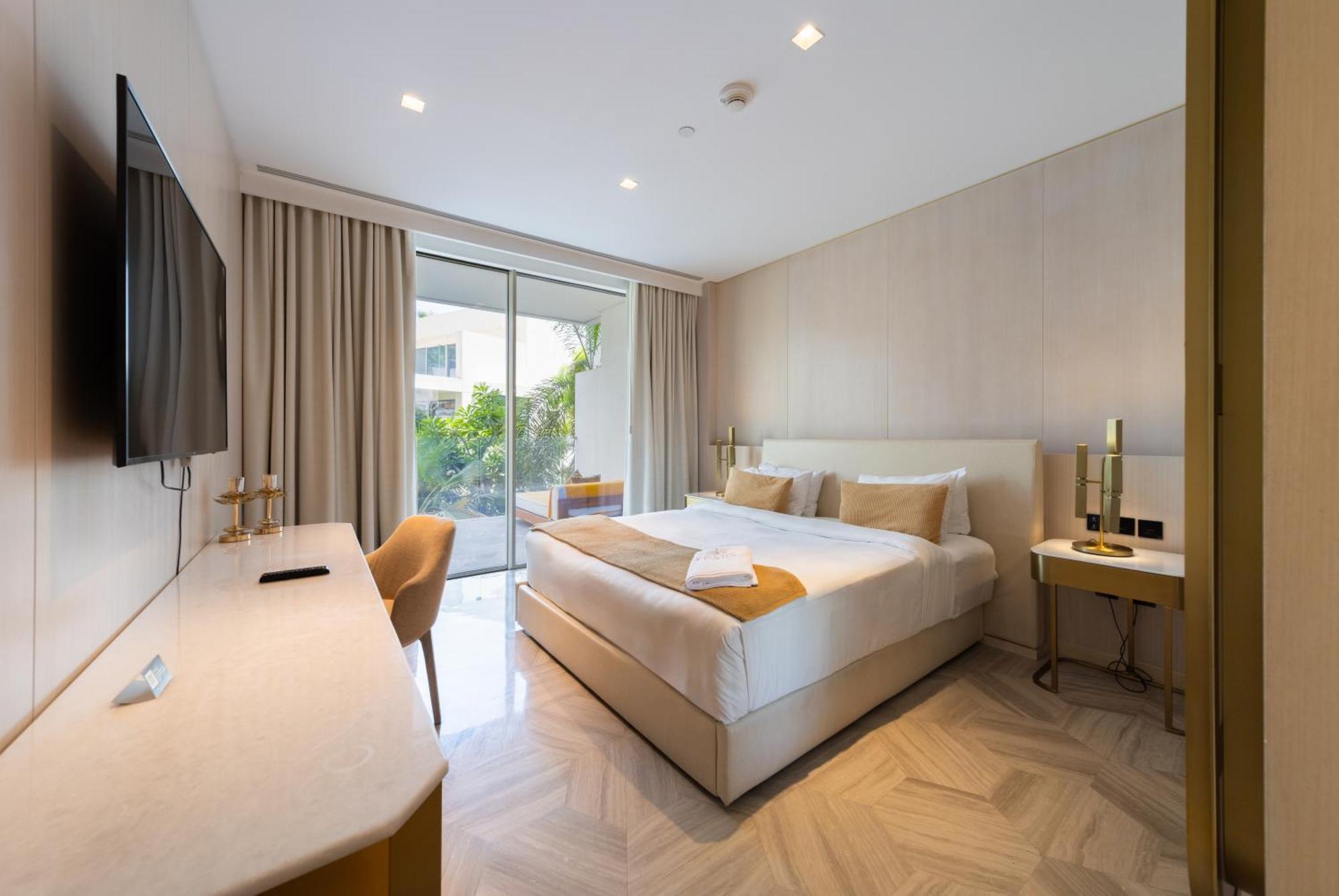 Apartment Eden's Homes & - Five Palm Residences