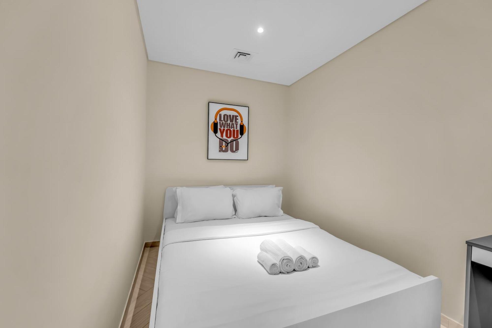 Waves - Comfortable Jvc With Balcony And Maids Dubái