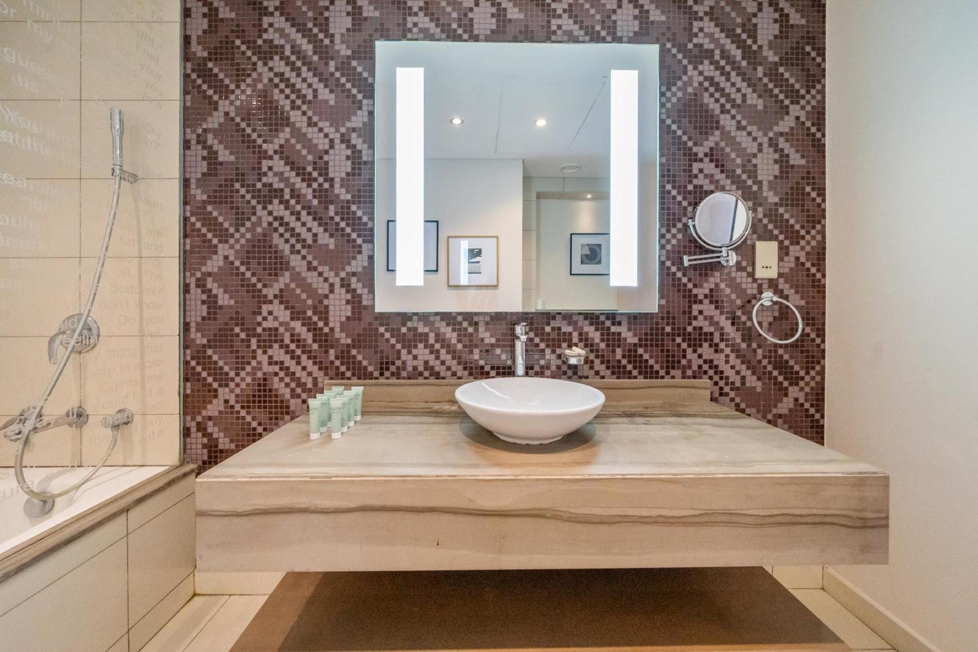Luxurious 1br W & Pool, Sauna & Gym Near Burjkhalifa * Dubai