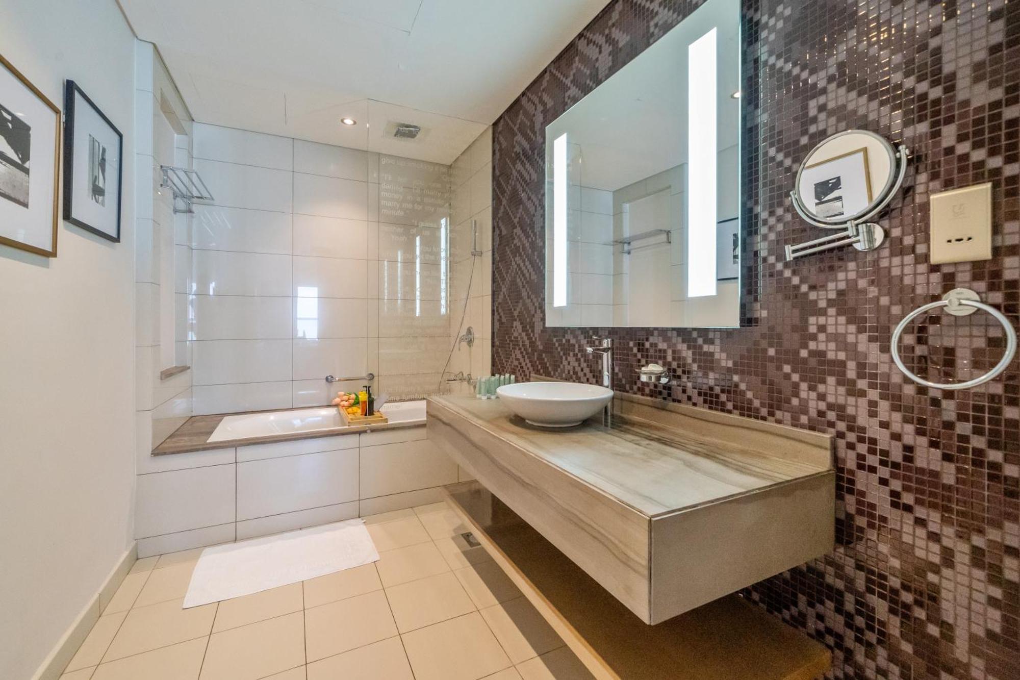 Lejlighed Luxurious 1br W & Pool, Sauna & Gym Near Burjkhalifa